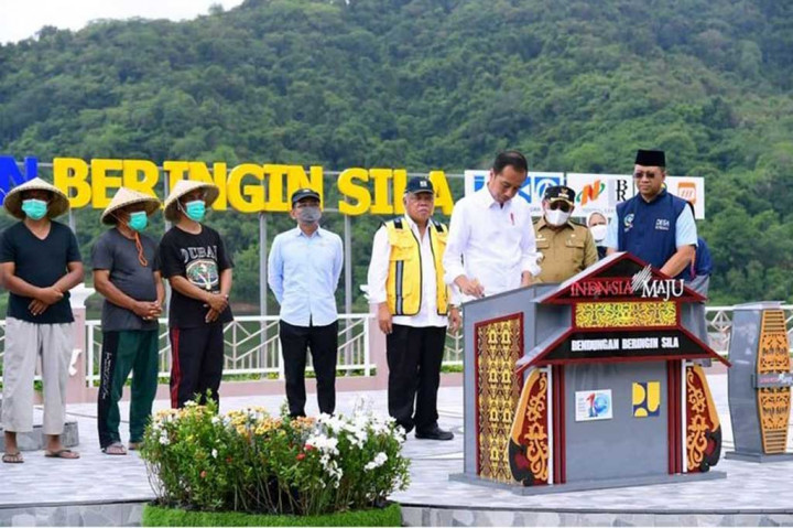 Di Sumbawa, Presiden Jokowi meresmikan Bendungan Beringin Sila yang proses pembangunannya sudah dimulai sejak Januari 2019.