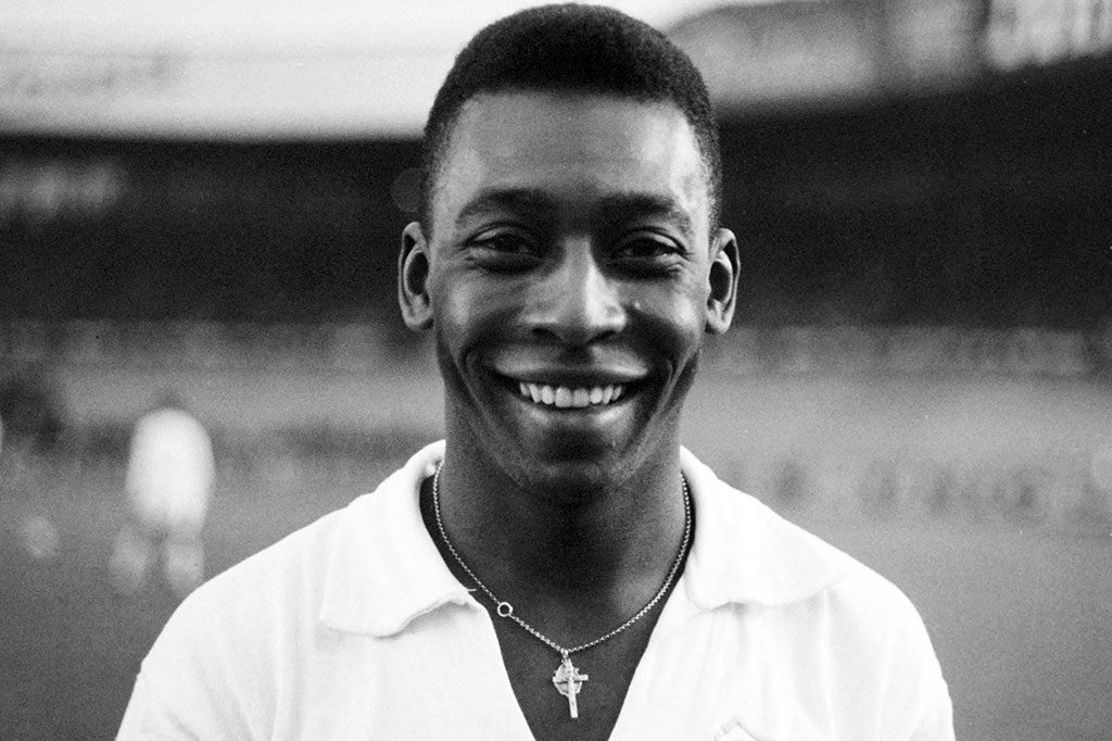 Legenda sepak bola asal Brasil, Pele, meninggal dunia di Rumah Sakit Albert Einstein, Sao Paulo, Jumat, 30 Desember 2022 dini hari WIB. Pele meninggal di usia 82 tahun.