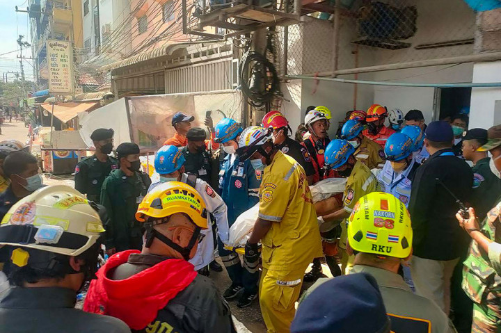 Sumber kementerian luar negeri Thailand mengatakan mereka telah berkoordinasi dengan otoritas lokal, termasuk dengan mengirimkan truk pemadam kebakaran dari pihak Thailand. Pihak berwenang Thailand di provinsi tetangga Sa Kaeo kemudian mengatakan lebih dari 50 korban telah dirawat di rumah sakit di sana.