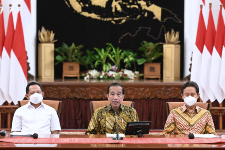 Presiden Joko Widodo (Jokowi) resmi mencabut kebijakan pemberlakuan pembatasan kegiatan masyarakat (PPKM).