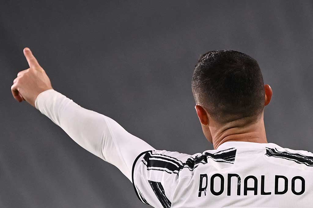 Prestasi Ronaldo sendiri sudah tidak perlu diragukan lagi, dia telah memenangkan lima gelar Liga Champions (2008, 2014, 2016, 2017, 2018), dua gelar liga Italia (2019, 2020) bersama Juventus, dua trofi liga Spanyol (2012, 2017) bersama Real Madrid dan tiga trofi liga Inggris (2007, 2008, 2009) bersama Manchester United.