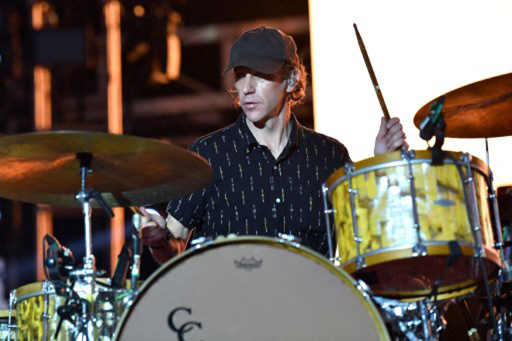 Drummer band rock Modest Mouse, Jeremiah Green, meninggal dunia setelah berjuang melawan kanker. Green meninggal dalam usia 45 tahun. Kepergian anggota pendiri band tersebut diumumkan oleh Modest Mouse melalui unggahannya di media sosial Instagram pada malam tahun baru, Sabtu, 30 Desember 2022 waktu setempat.