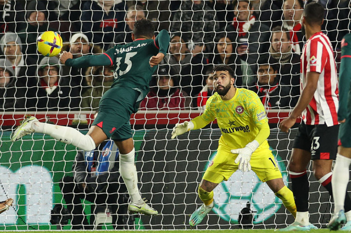 Liverpool akhirnya bisa memangkas ketertinggalan pada menit ke-50. Trent Alexander-Arnold mengirim umpan lambung dari kanan dan disambar Alex Oxlade-Chamberlain melalui tandukannya. Kedudukan menjadi 2-1.