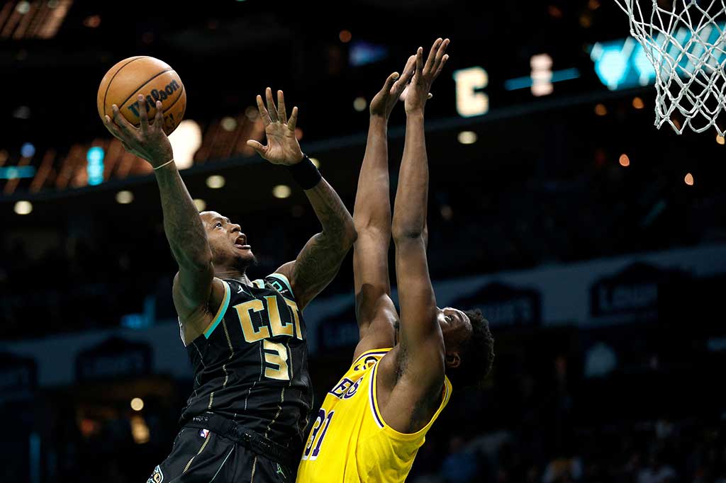 Sementara Hornets dipimpin oleh Terry Rozier yang mengemas 27 poin disusul LaMelo Ball yang mencetak 24 poin.