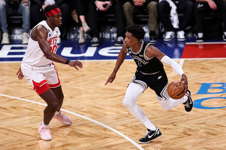 Sementara Spurs dipimpin Keldon Johnson yang mencetak 22 poin, diiringi 14 poin dari Devin Vassell, 11 poin milik Josh Richardson, dan 10 poin sumbangan Zach Collins, tapi mereka menelan kekalahan kelima dalam tujuh penampilan terakhir.