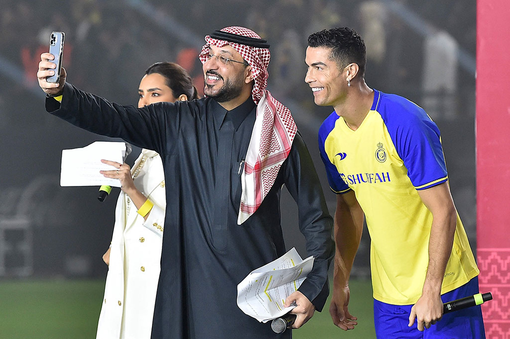 Momen Ronaldo Diperkenalkan Di Depan Publik Al Nassr 8037