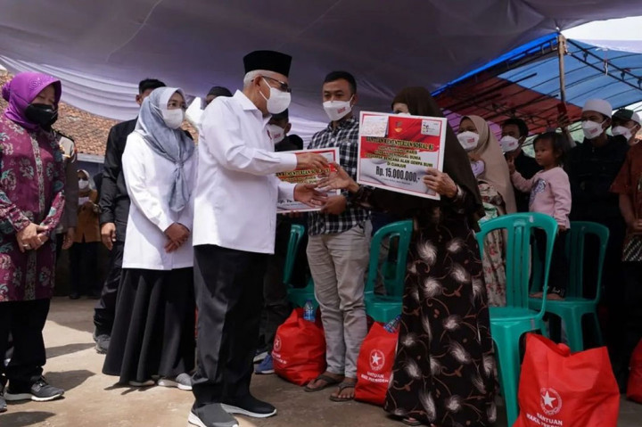 Dalam peninjauan di Cianjur, Wapres menyerahkan bantuan kepada penerima santunan tahap II sebanyak 478 jiwa, dengan masing-masing ahli waris menerima Rp15 juta, sehingga santunan yang dibagikan sebanyak Rp7,1 miliar.