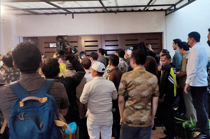 Ronny menuturkan, peninjauan oleh Majelis Hakim ini dilakukan lantaran ada salah satu terdakwa yang menyampaikan tidak melihat kejadian, namun sangat tidak mungkin karena jaraknya sangat dekat. Oleh karena itu, pihak majelis hakim melakukan sidang di tempat untuk memastikan posisi berdiri para terdakwa serta letak kamar Putri Candrawathi untuk memperjelas kasus pembunuhan Brigadir J.