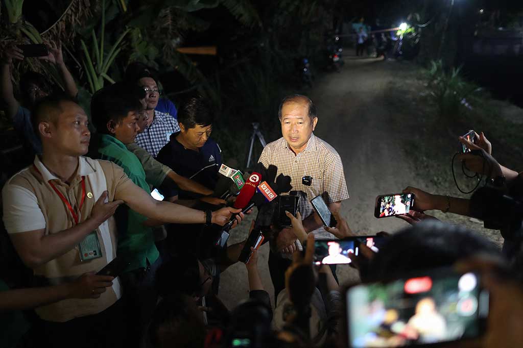 Wakil Kepala Provinsi Dong Thap, Doan Tan Buu berbicara kepada media, Rabu, 4 Januari 2023. Doan Tan Buu menyatakan bahwa bocah laki-laki yang terjebak di pilar beton berongga sedalam 35 meter di sebuah lokasi konstruksi selama empat hari dinyatakan meninggal.