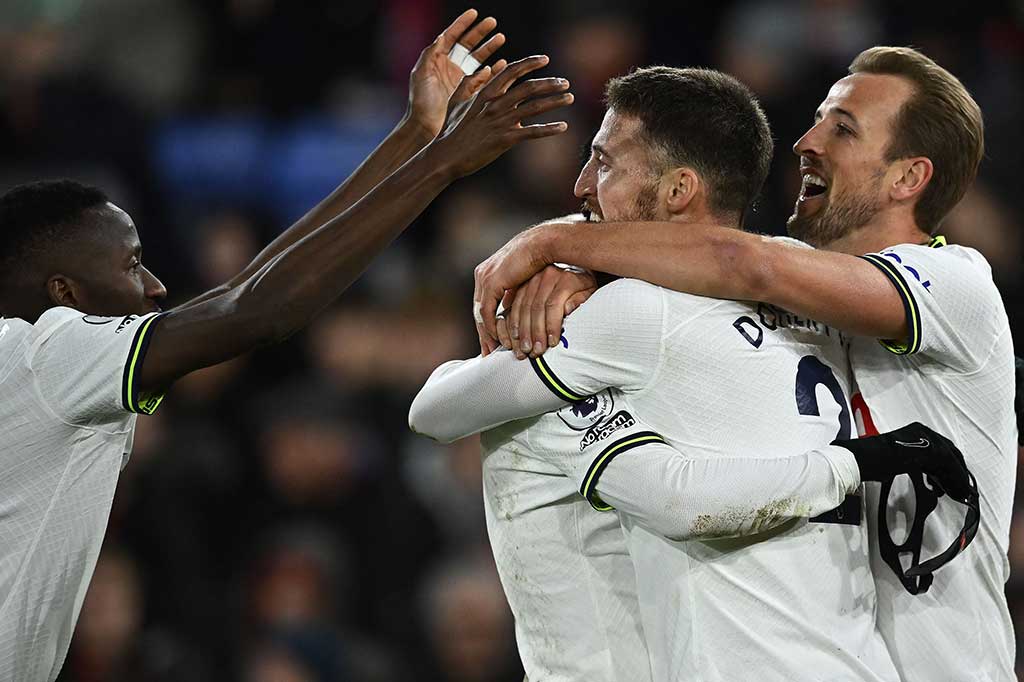 Spurs mencetak gol ketiganya pada menit ke-68. Kane menjemput bola di kiri dan mengopernya ke Son Heung-min. Umpan Son sempat membentur bek Palace, tetapi jatuh ke kaki Matt Doherty dan kemudian diselesaikannya dengan kaki kiri.