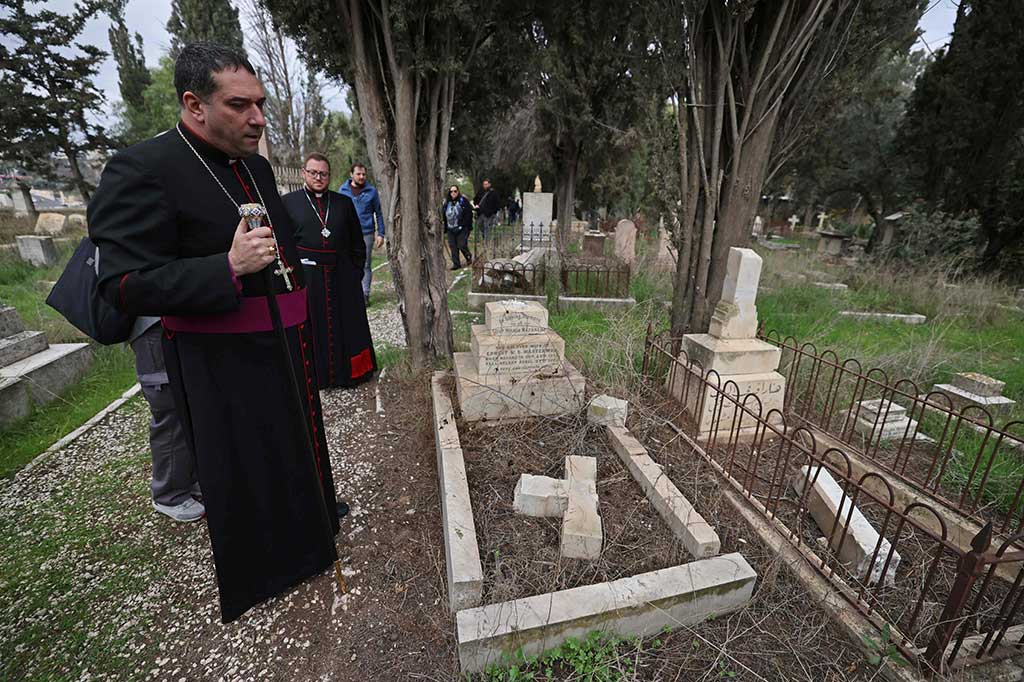 Polisi Israel mengaku telah melakukan penyelidikan untuk kasus tersebut. Sementara Ketua Mahkamah Agung Palestina Mahmoud al-Habash mengatakan serangan itu mencerminkan mentalitas rasis Israel. 