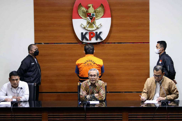 Wakil Ketua KPK Alexander Marwata mengatakan untuk kebutuhan penyidikan, tim penyidik menahan tersangka RL selaku pemberi suap LE selama 20 hari pertama terhitung mulai 5 Januari 2023 sampai dengan 24 Januari 2023 di Rutan KPK pada Gedung Merah Putih KPK, Jakarta.