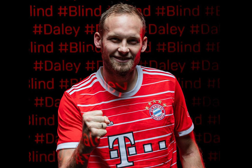  Bayern Muenchen telah resmi mendatangkan bek serba bisa Daley Blind secara bebas transfer setelah yang bersangkutan setuju untuk mengakhiri kontraknya bersama Ajax.