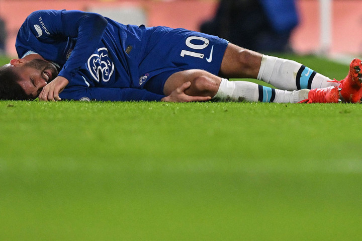 Chelsea kembali melakukan pergantian pemain pada menit ke-17 setelah Christian Pulisic mengalami cedera karena berbenturan dengan John Stones. Pemain asal AS tersebut kemudian digantikan oleh Carney Chukwuemeka.