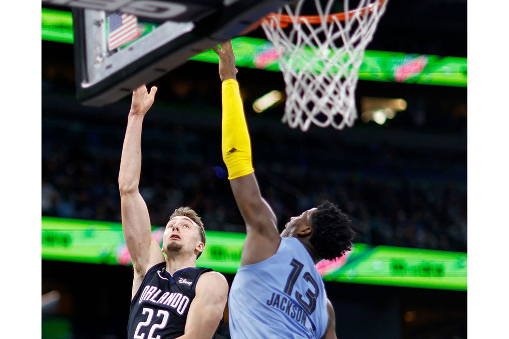 Sedangkan Magic harus menderita kekalahan keempat dalam lima penampilan terakhir meskipun Paolo Banchero membukukan 30 poin, Franz Wagner 22 poin, Wendell Carter Jr. 18 poin, dan Terrence Ross 14 poin.