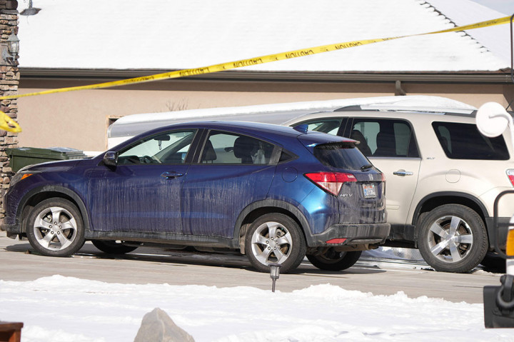 Para korban tewas adalah istrinya, ibunya, dan lima anak pasangan itu -- tiga perempuan dan dua laki-laki berusia antara empat dan 17 tahun.