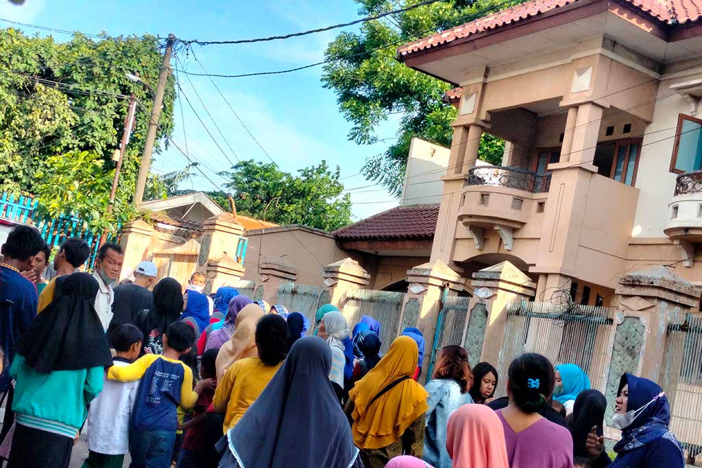 Eny diduga mengalami depresi sejak ditinggal oleh suaminya pada 2010. Saat ini Ibu Eny dirawat di Rumah Sakit Khusus Daerah (RSKD) Duren Sawit, Jakarta Timur untuk mendapatkan penanganan medis.