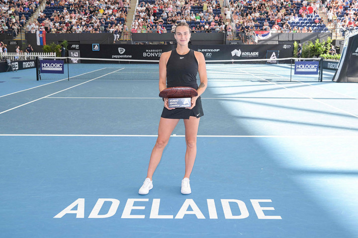 Unggulan kedua Sabalenka, pemegang 10 gelar, menambahkan satu gelar lagi ke total karirnya saat dia memanfaatkan pengalamannya dengan baik, mengakhiri minggu tanpa kehilangan satu set pun. Dia terakhir mengangkat trofi di Madrid Masters pada Mei 2021.