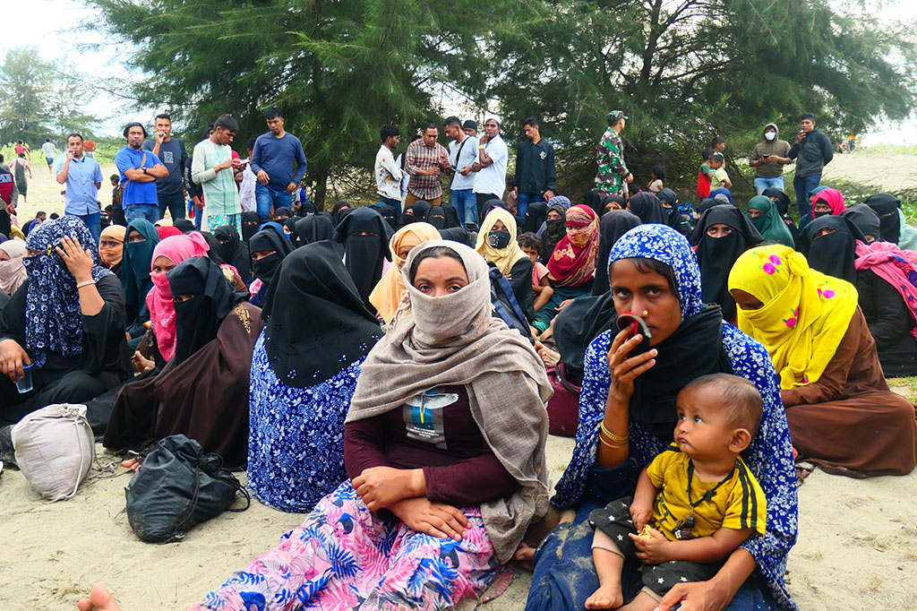 Sebanyak 184 pengungsi Rohingya kembali terdampar di di Pantai Kuala Gigeng Lamnga, Kecamatan Krueng Raya, Kabupaten Aceh Besar, Aceh.