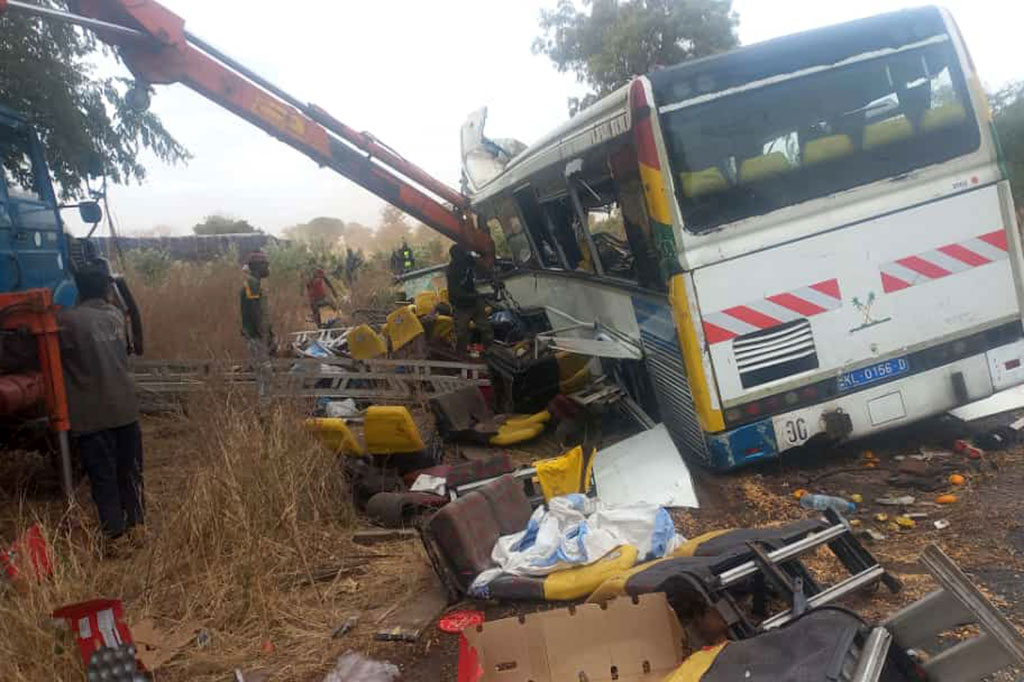 Berbicara kepada wartawan, Presiden Macky Sall mengoreksi pernyataan pemerintah sebelumnya yang menyebutkan jumlah korban tewas 40 orang, mengutip kesalahan penghitungan di kamar mayat.


