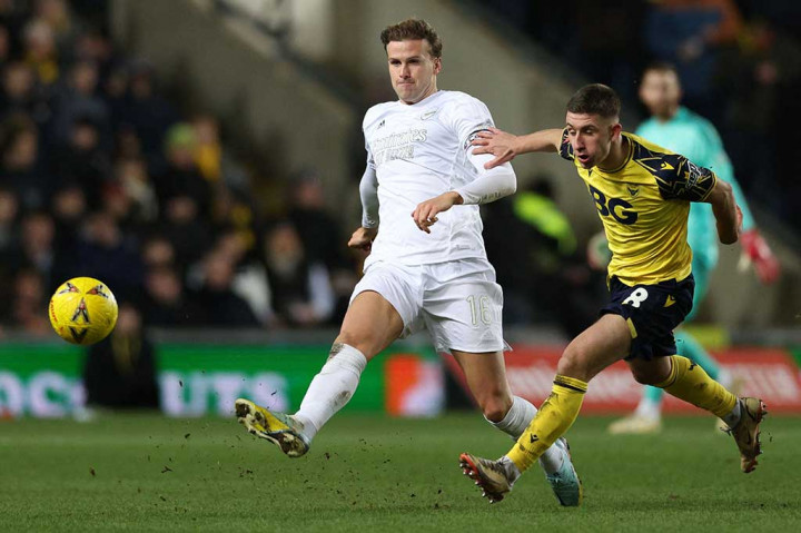 Peluang pertama di laga ini baru muncul pada menit ke-23. Cameron Brannagan melepaskan percobaan dari luar kotak penalti, tetapi masih bisa dihalau oleh pemain Arsenal.