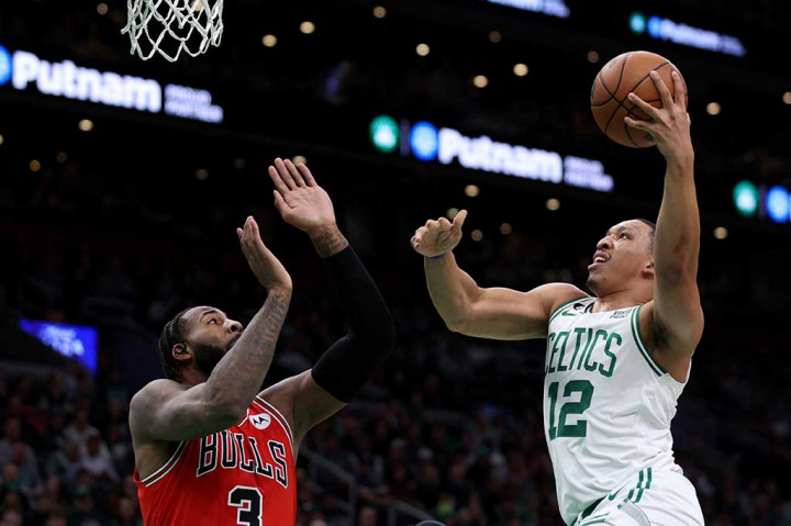Grant Williams menambahkan 20 poin, Jaylen Brown mencetak 19 poin, dan Malcolm Brogdon menyumbangkan 11 poin bagi Celtics yang kini mengantongi tiga kemenangan secara beruntun.