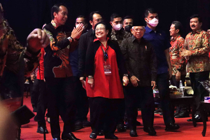 Parpol berlambang banteng moncong putih itu mengusung tema 'Genggam Tangan Persatuan dengan Jiwa Gotong Royong dan Semangat Api Perjuangan Nan Tak Kunjung Padam' dengan subtema Persatuan Indonesia untuk Indonesia Raya dalam perayaan HUT Ke-50. 