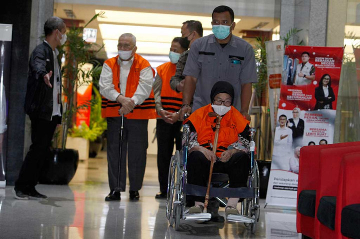 Ke-28 tersangka anggota DPRD Provinsi Jambi periode 2014-2019 tersebut, yaitu Syopian (SP), Sofyan Ali (SA), Sainudin (SN), Muntalia (MT), Supriyanto (SP), Rudi Wijaya (RW), M. Juber (MJ), Poprianto (PR), Ismet Kahar (IK), Tartiniah RH (TR), Kusnindar (KN), Mely Hairiya (MH), Luhut Silaban (LS), Edmon (EM).