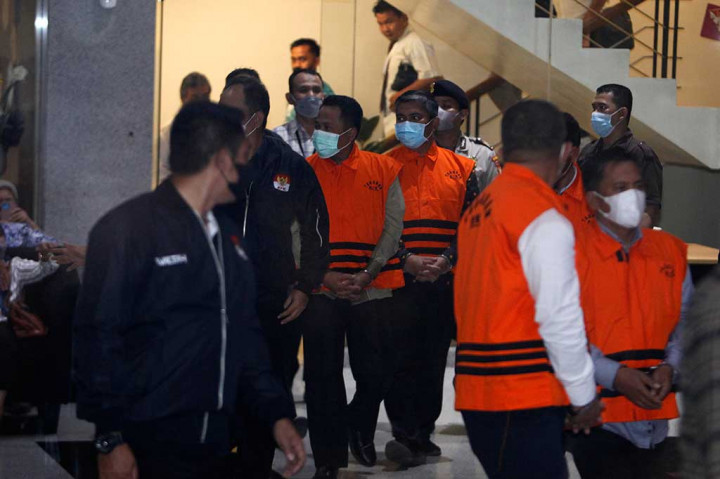 Kemudian, M. Khairil (MK), Rahima (RH), Mesran (MS), Hasani Hamid (HH), Agus Rama (AR), Bustami Yahya (BY), Hasim Ayub (HA), Nurhayati (NR), Nasri Umar (NU), Abdul Salam Haji Daud (ASHD), Djamaluddin (DL), Muhammad Isroni (MI), Mauli (MU), dan Hasan Ibrahim (HI).