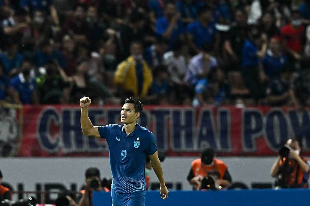 Thailand memastikan kemenangan menjadi 3-0 lewat gol yang dicetak oleh Adison Kraisorn.  Di partai final Thailand akan menghadapi Vietnam yang di partai sebelumnya menundukkan timnas Indonesia dengan skor 2-0.
