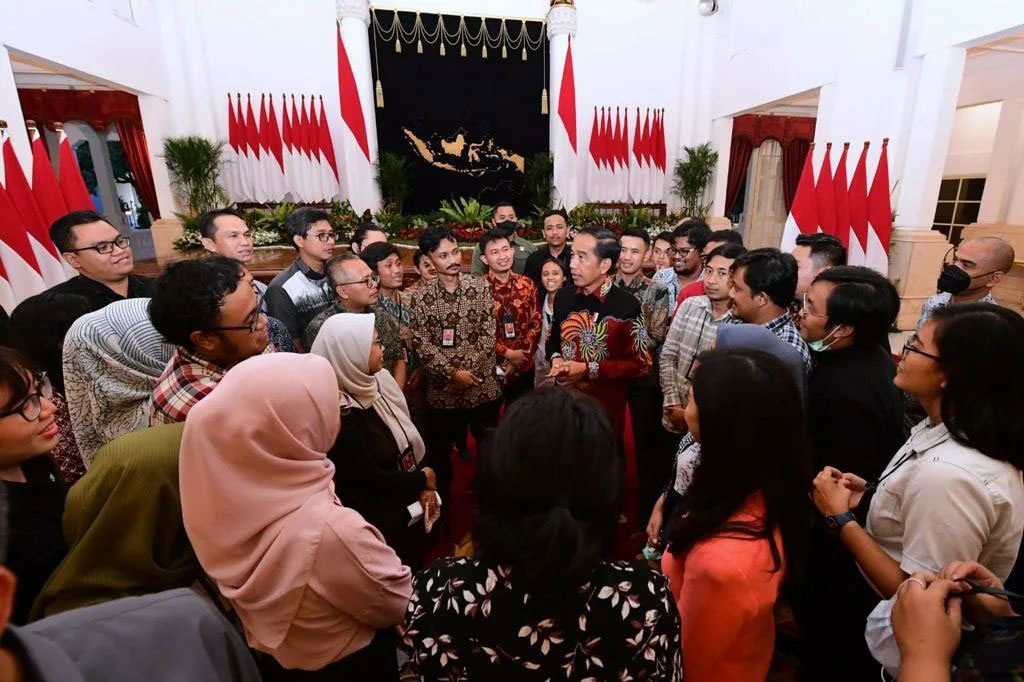 Presiden Joko Widodo bersilaturahmi dan berdiskusi langsung dengan para wartawan di Istana Negara, Jakarta, pada Selasa, 10 Januari 2023 petang, guna membahas isu-isu terkini.