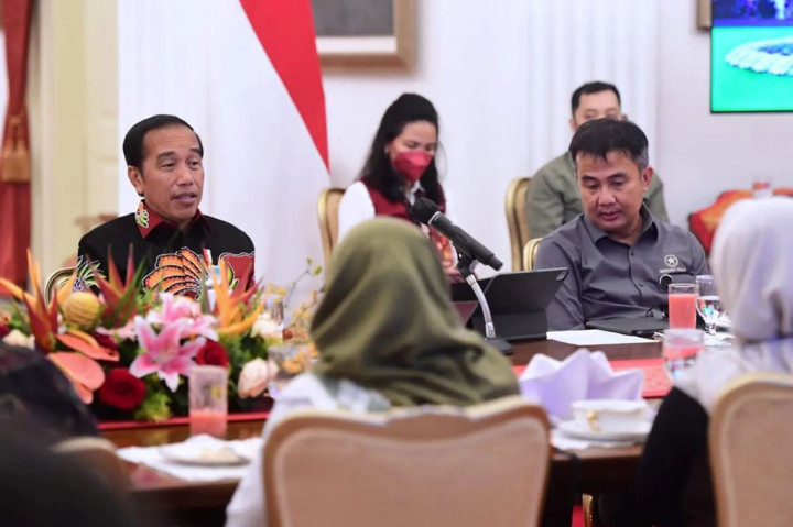 Senada dengan itu, Dio, perwakilan wartawan istana lainnya berharap agar dapat secara rutin bertemu langsung dengan Presiden Jokowi. Selain bertemu, Dio menambahkan, para wartawan bisa menyampaikan aspirasi publik secara langsung mengenai isu-isu terkini.