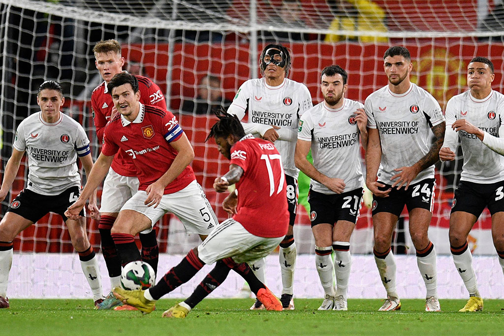 Setelah turun minum, MU terus meningkatkan intensitas serangan dan berhasil menciptakan sejumlah peluang, namun belum ada yang membuahkan gol.