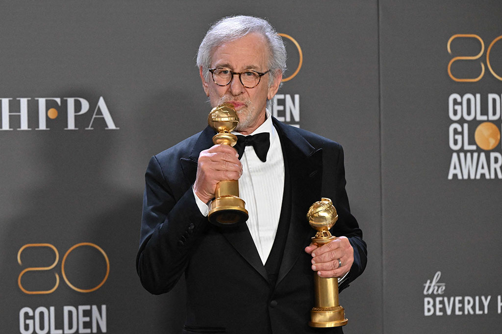 Pada kategori sutradara terbaik, Spielberg mengalahkan deretan sutradara tersohor Hollywood lainnya di antaranya: James Cameron lewat Avatar: The Way of Water, Baz Luhrmann lewat Elvis, Martin McDonagh lewat komedi The Banshees of Iniherin, dan Daniel Kwan dan Daniel Scheinert lewat Everything Everywhere All at Once.