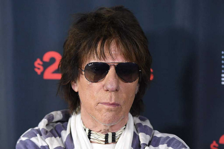 Gitaris legendaris Jeff Beck meninggal dunia pada Rabu, 11 Januari 2023. Beck meninggal di usia 78 tahun. Beck menjadi bintang rock and roll dengan supergrup The Yardbirds era 1960-an dan kemudian memilih solo karir.