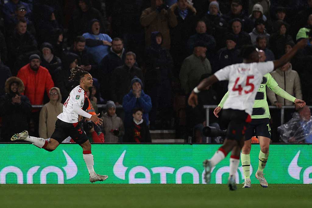 Southampton bisa menjebol gawang City pada menit ke-23 lewat tembakan Sekou Mara yang gagal dihentikan oleh Stefan Ortega. Skor menjadi 1-0 untuk tuan rumah.