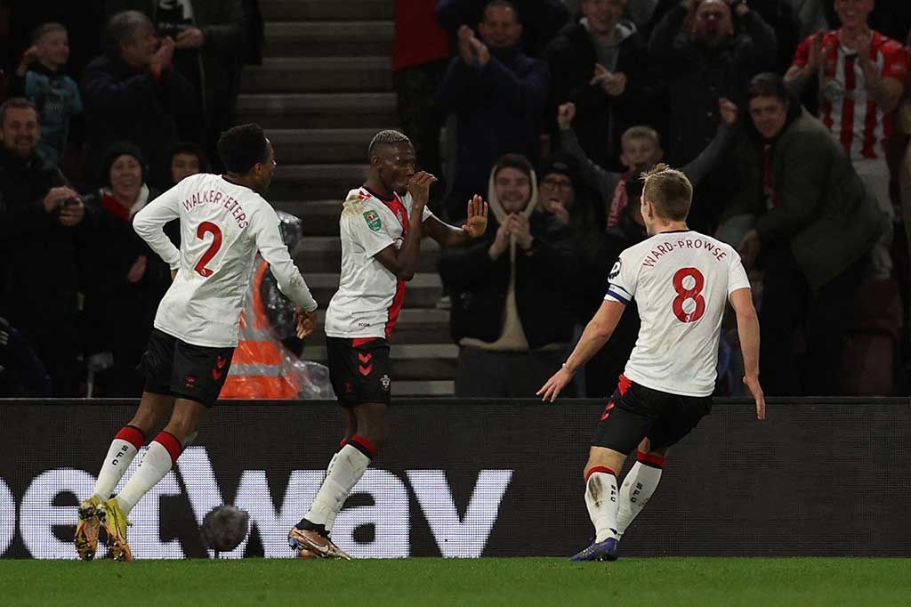 Tuan rumah berhasil menggandakan keunggulan menjadi 2-0 pada menit ke-28. Bola tembakan Moussa Djenepo dari luar kotak penalti kembali gagal diselamatkan Ortega dan masuk dalam gawang City.