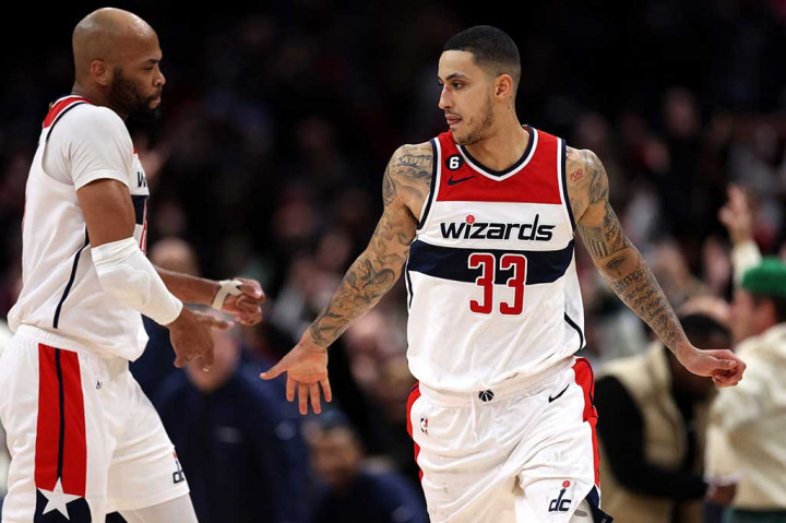 Washington Wizards sukses menundukkan tamunya Chicago Bulls dengan skor 100-97 pada laga lanjutan NBA di Capital One Arena, Kamis, 12 Januari 2023 WIB..