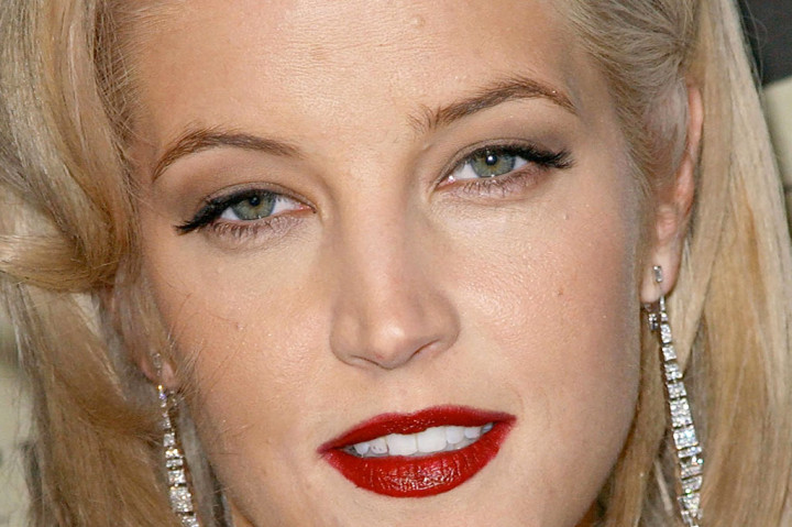 Penyanyi-penulis lagu Lisa Marie Presley, meninggal pada Kamis, 12 Januari 2023 waktu setempat, setelah sempat dilarikan ke rumah sakit di California menyusul serangan jantung. Almarhum merupakan anak tunggal mendiang Elvis Presley.