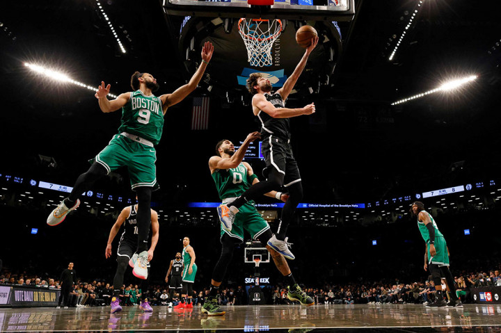 T.J. Warren mengikuti dengan 20 poin, Joe Harris mendapatkan 18 poin, sedangkan Royce O'Neale dan Seth Curry masing-masing 11 poin.