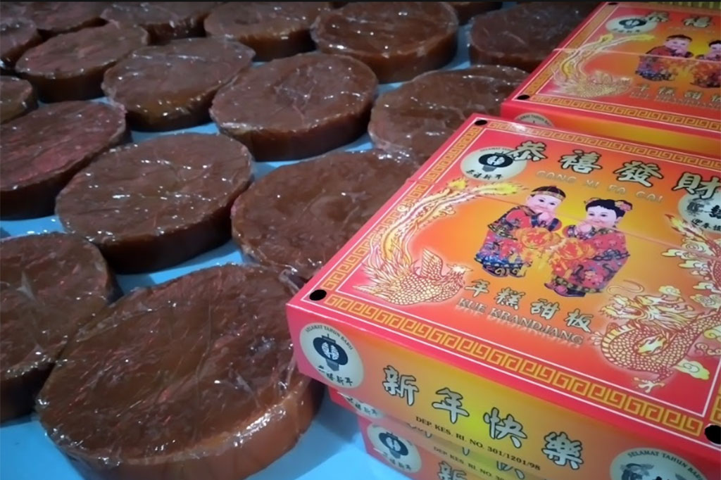 Mereka memproduksi kue keranjang berdasarkan pesanan. Pemesanan bisa dilakukan manual maupun melalui jaringan telekomunikasi. Konsumennya tak hanya dari Yogyakarta, namun juga dari luar kota, termasuk Sumatera. 