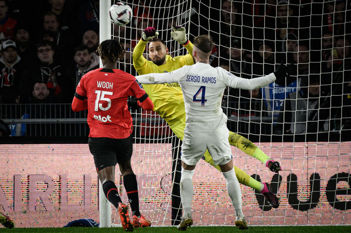Rennes bisa menyerang dengan lebih efektif sepanjang babak pertama, tetapi penyelesaian mereka masih buruk dan skor 0-0 bertahan hingga babak pertama berakhir.