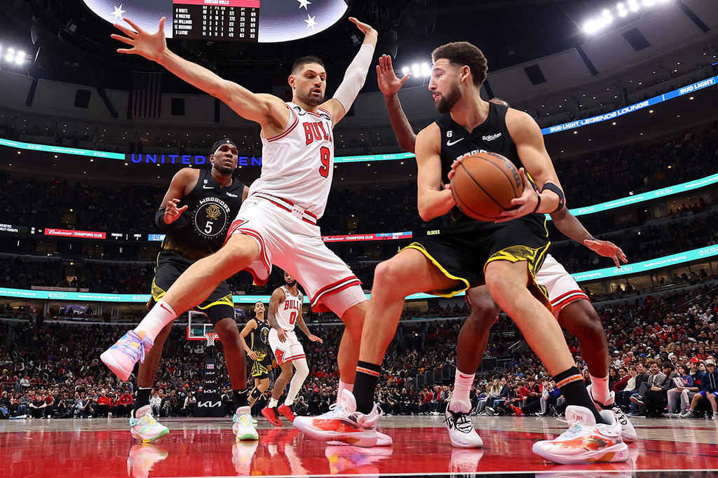 Klay Thompson melesakkan delapan lemparan tiga angka dalam 15 percobaan dan sukses mengemas 26 poin untuk Warriors. Stephen Curry menyumbang 20 poin dan 10 rebound.