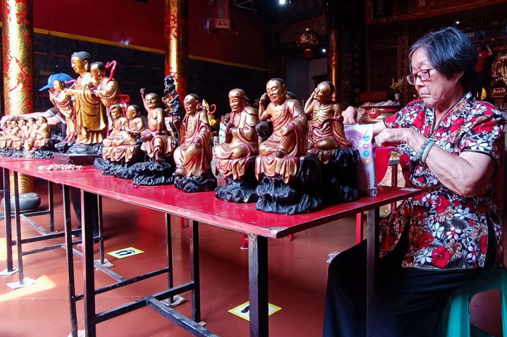 Untuk bisa mencuci rupang, warga keturunan Tionghoa harus berpuasa memakan makanan yang mengandung nyawa, seperti daging, sehari sebelum pelaksanaan.