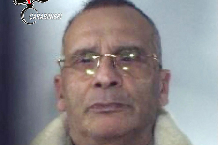 Foto terakhir bos mafia Italia yang paling dicari, Matteo Messina Denaro, setelah penangkapannya di daerah asalnya Sisilia setelah 30 tahun dalam pelarian. Foto tersebut diketahui berasal dari awal 1990-an.