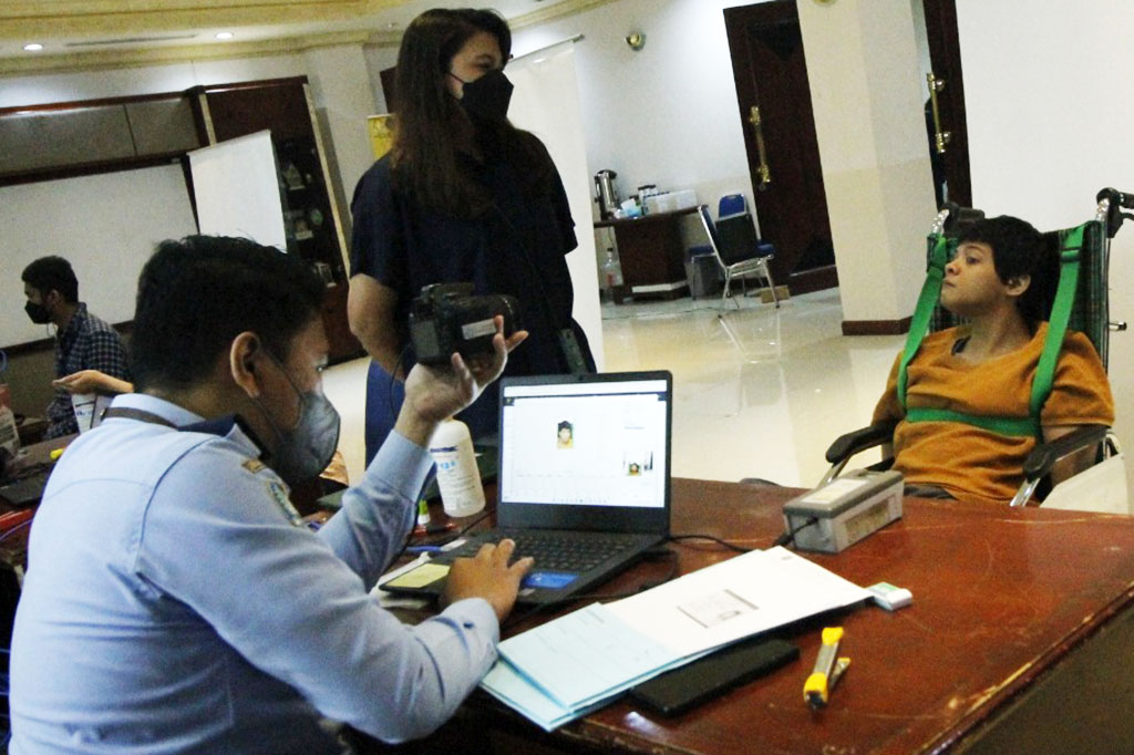 Stella berharap kegiatan pembuatan paspor tersebut menjadi agenda rutin agar karyawan lainnya juga berkesempatan untuk dapat membuat paspor dengan mudah.