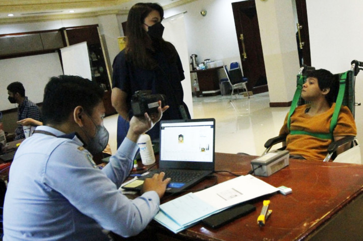 Stella berharap kegiatan pembuatan paspor tersebut menjadi agenda rutin agar karyawan lainnya juga berkesempatan untuk dapat membuat paspor dengan mudah.