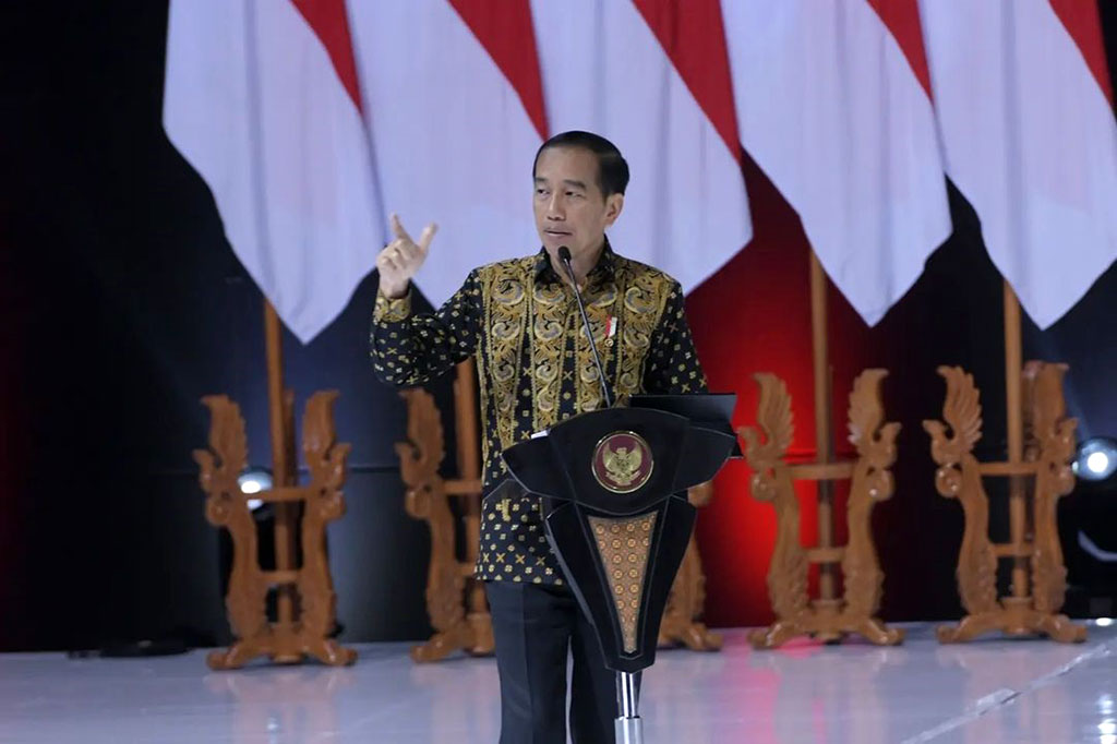 Presiden Joko Widodo (Jokowi) mengingatkan Perum Bulog untuk mengendalikan harga beras yang meningkat di 79 daerah.