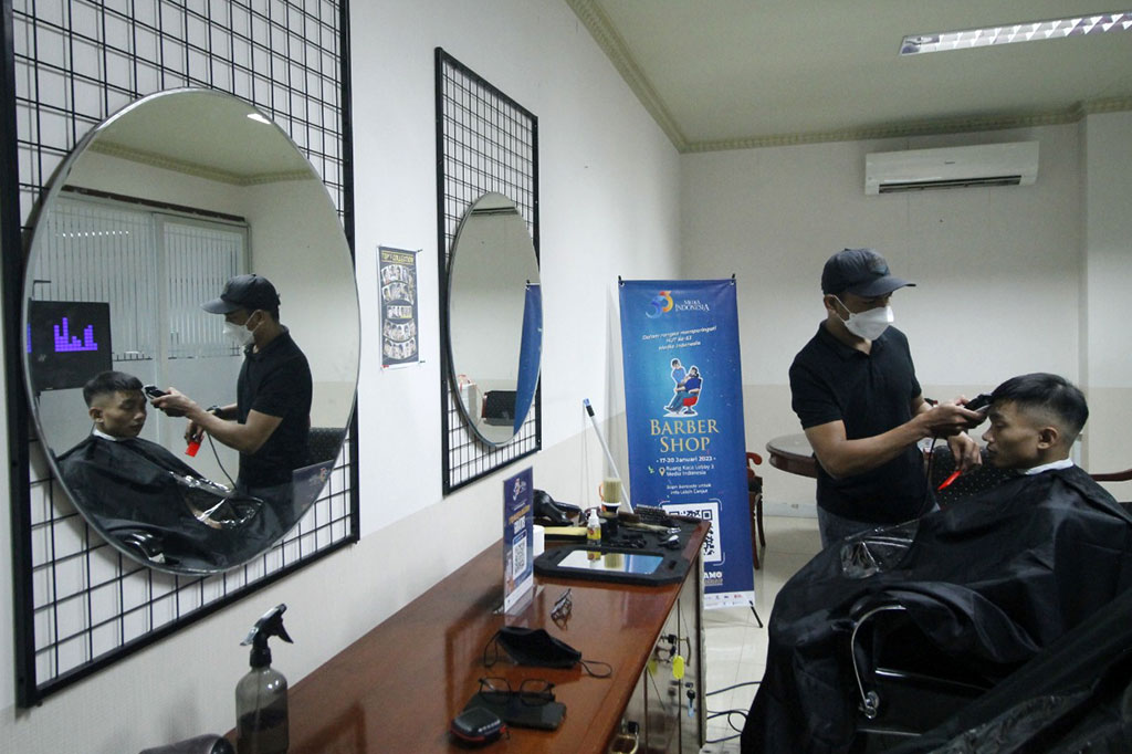 Pangkas rambut gratis digelar selama 3 hari, mulai 17 hingga 20 Januari 2023 dengan peserta 53 orang sesuai dengan HUT Media Indonesia.