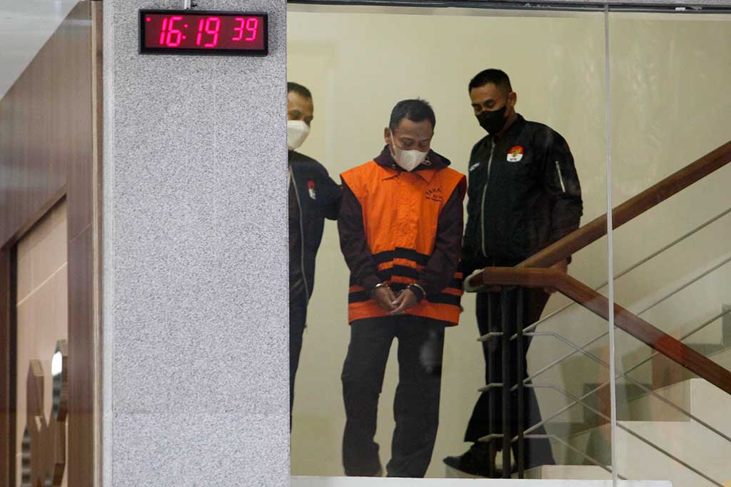 Hasil perhitungan Badan Pemeriksa Keuangan (BPK) Republik Indonesia menjelaskan perbuatan tersangka DM alias Dodi Martimbang telah merugikan negara keuangan negara sejumlah Rp100,7 miliar.